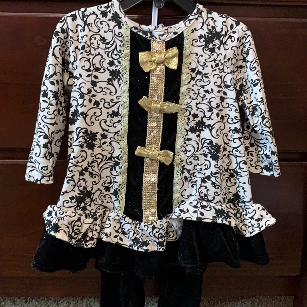 RicRac & Ruffles Christmas Outfit